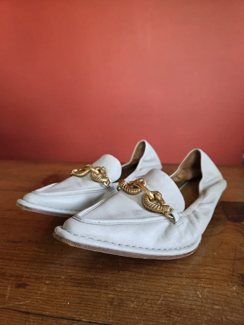 Tory Buch Jessa Pointed Toe Leather Slip On Loafers Gray Gold Chain Hardware